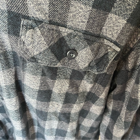 Patagonia Men's Large Organic Cotton Flannel Button-down Shirt. - Picture 4 of 9